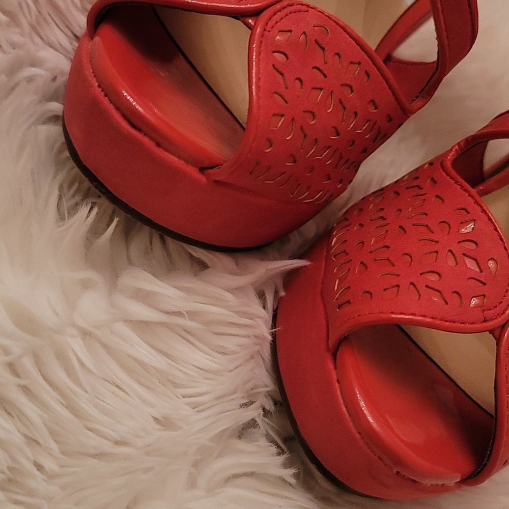 Elle Women's Platform Heels - Picture 11 of 16